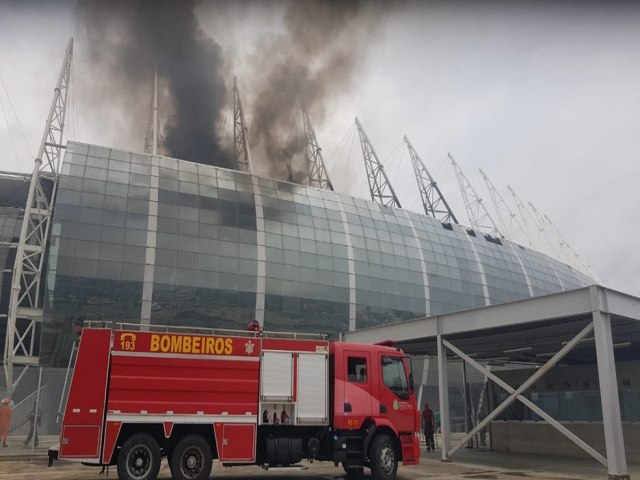 Incêndio na Arena Castelão, em Fortaleza, é controlado pelos Bombeiros
