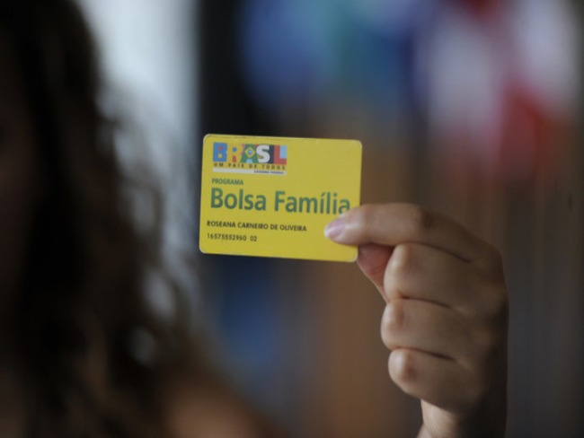 Sem crédito suplementar, pagamento do Bolsa Família para em setembro, diz Guedes