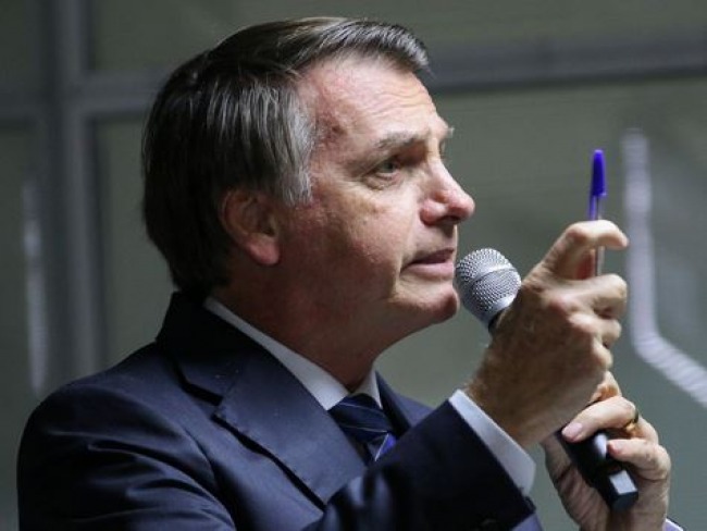 Bolsonaro diz que, sem crédito extra, suspenderá benefícios neste mês