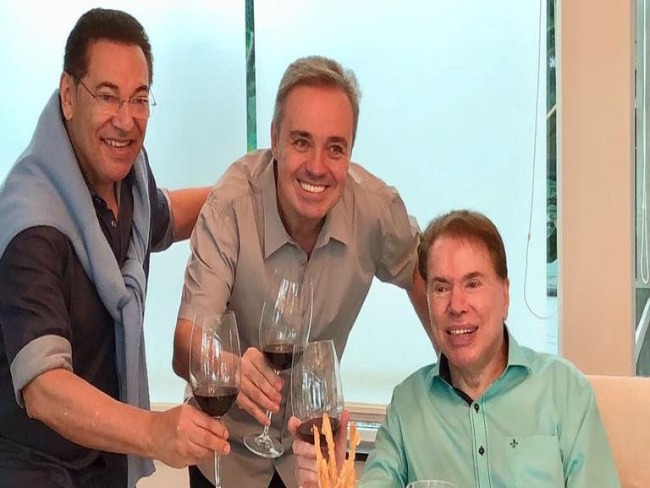 Gugu Liberato mostra almoço com Silvio Santos em sua casa