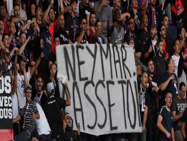 Torcedores do PSG xingam Neymar na estreia do Francês