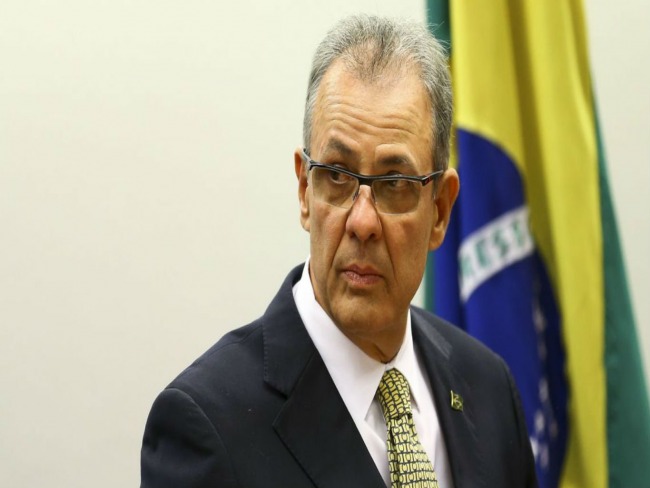 Crise do petróleo abre oportunidades para o Brasil, diz ministro