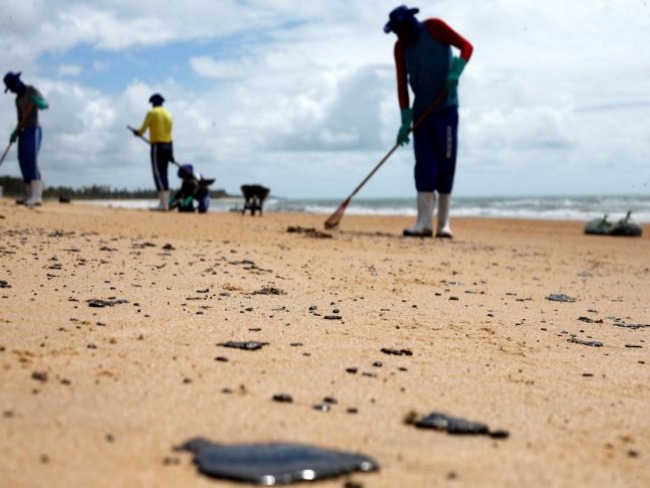 Em comunicado, Marinha afirma que manchas de óleo no Nordeste se concentram em Pernambuco