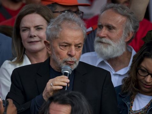 Em discurso, Lula agradece militantes e ataca PF, Procuradoria e Judiciário
