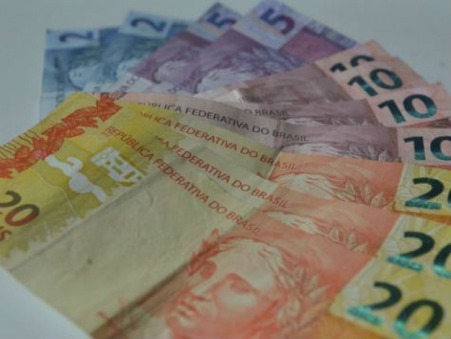 Governo reduz para R$ 1.031 estimativa de salário mínimo para 2020