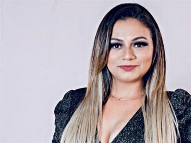 Cantora de 24 anos passa mal e morre durante show no Piauí