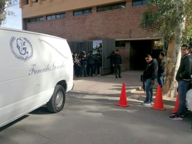 Menino mata professora e comete suicídio em escola no México