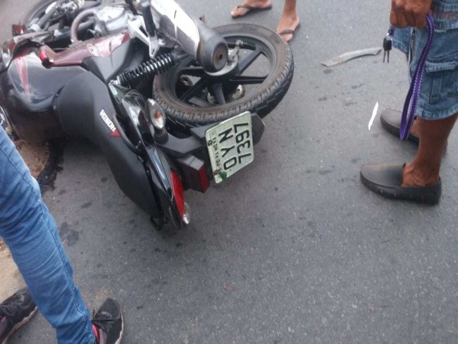 Motociclista fica ferida após acidente na BR-408 em Nazaré da Mata
