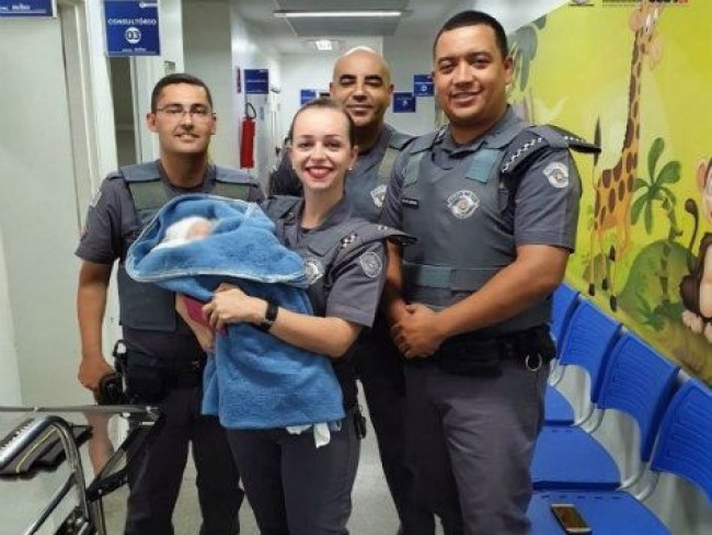 Bebê recém-nascida é resgatada de bueiro em São Paulo