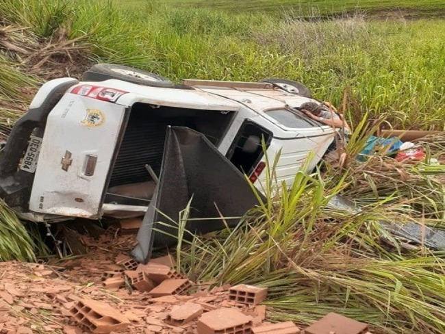 Casal fica ferido em acidente na PE-041, em Tracunhaém