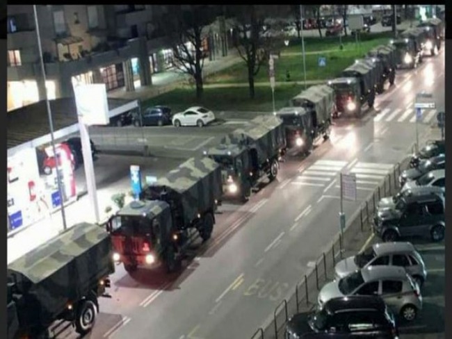 Imagem de caixões em caminhões militares comove italianos