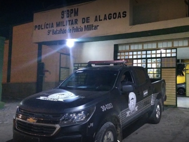Dois policiais ficam feridos aps tiro acidental no Batalho de Delmiro Gouveia