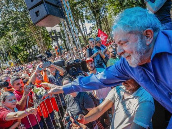 Lula sugere que manifestantes guardem rojes para sua posse
