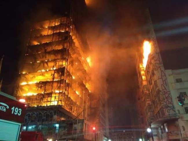 Prdio de 26 andares em chamas desaba no centro de So Paulo
