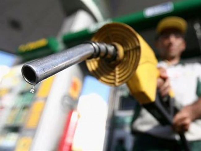 Petrobras anuncia aumento de 1,3% no preo da gasolina nas refinarias