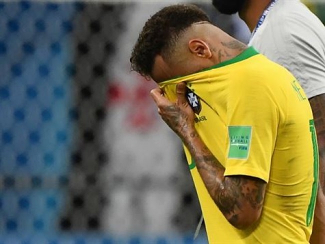 Presidente da Fifa ri sobre desempenho de Neymar na Copa