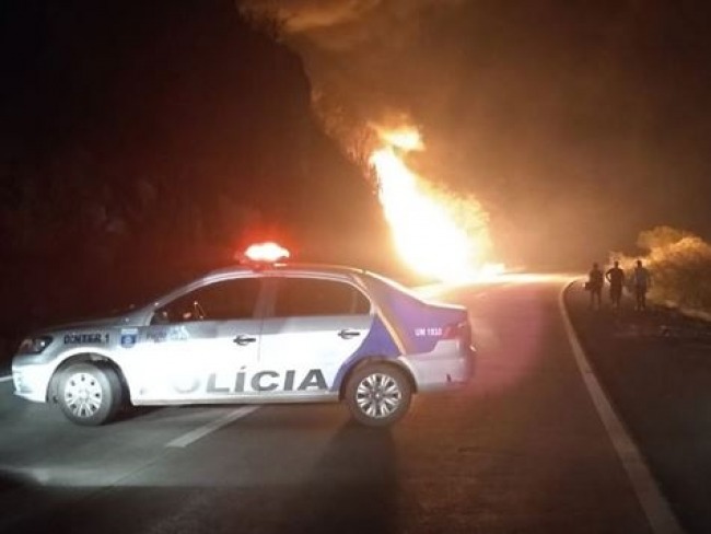 Acidente com caminho-tanque deixa mortos e feridos na BR-232, em Gravat; veja fotos