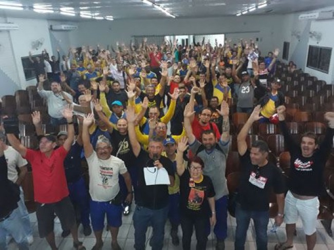 Funcionrios dos Correios decidem manter estado de greve