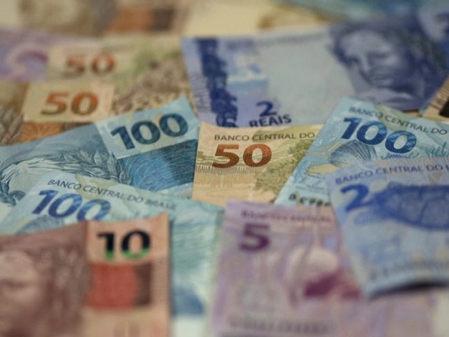Governo sobe para R$ 1.006 previso para salrio mnimo em 2019