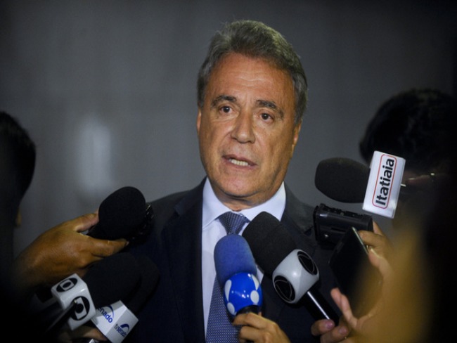 'Se o PSDB quer unir o centro, que desista da sua candidatura', diz Alvaro Dias