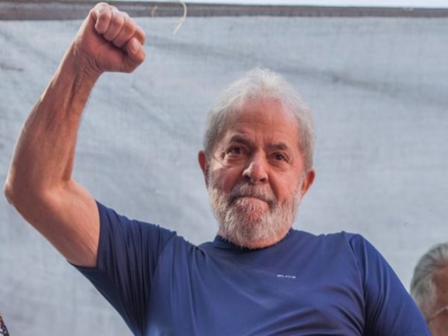 'No podemos deixar que desespero leve o Brasil a uma aventura fascista', diz Lula em carta no Facebook