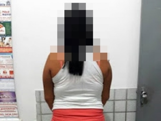 Mulher  presa aps ser encontrada com drogas em Delmiro Gouveia