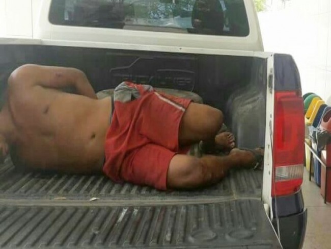 Homem  detido depois de ameaar pessoas e tentar vandalismo a patrimnio pblico em Delmiro Gouveia