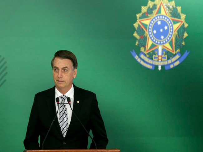 Bolsonaro diz ao TSE que vai devolver R$ 8,2 mil e pede aprovao de contas