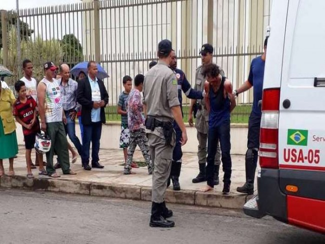 Homem entra em igreja e esfaqueia quatro fiis em Aparecida de Gois