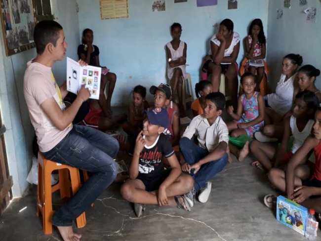 Pernambucano cria biblioteca infantil com mais de 5 mil livros no Agreste