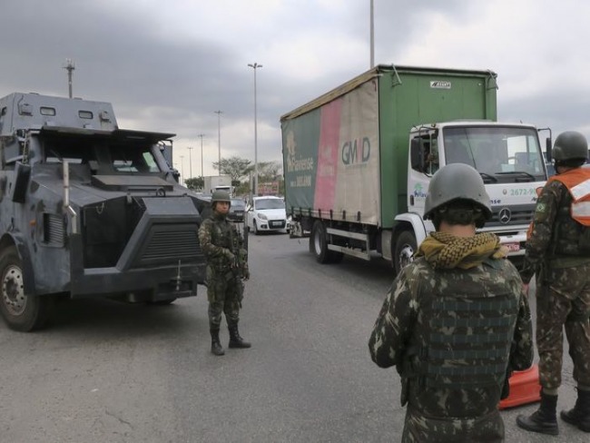 Mais de 160 militares venezuelanos desertaram para Brasil e Colmbia desde sbado