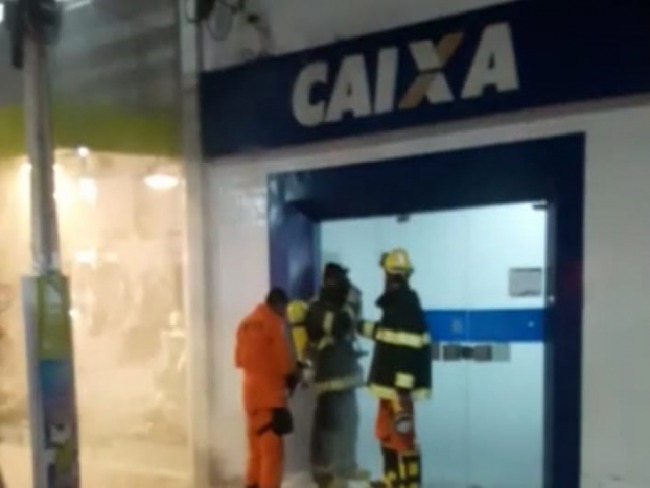 Alarme falso: Bombeiros so acionados aps denncia de incndio em agncia bancria em Delmiro Goveia