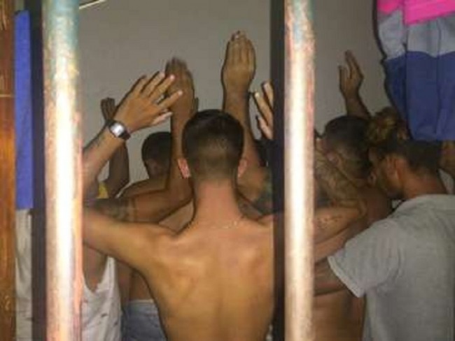 Delegacia de Delmiro Gouveia est superlotada com 11 presos em uma cela