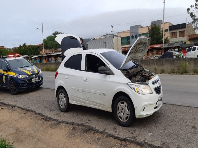 Carro e moto roubados so recuperados em Bezerros e So Caetano