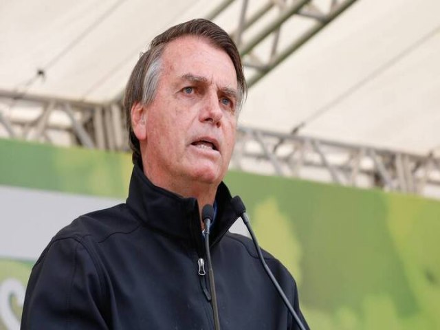 Bolsonaro confirma Auxlio Brasil de R$ 400: 'Ningum vai furar o teto'