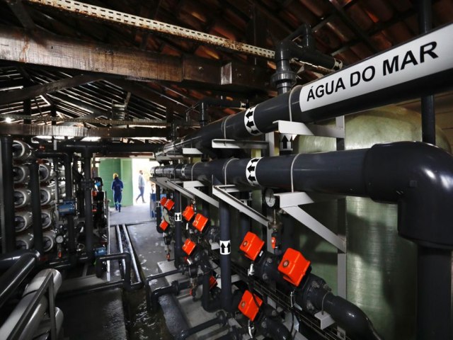 Governo do estado inaugura dessalinizador de gua do mar em Noronha