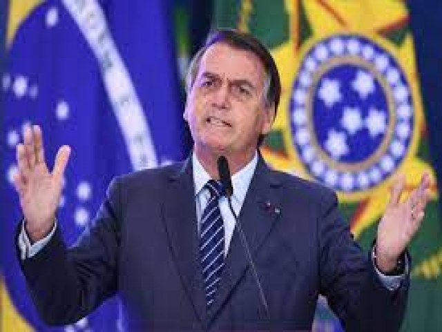 Bolsonaro diz que concedeu indulto a Silveira para 'dar exemplo' ao STF
