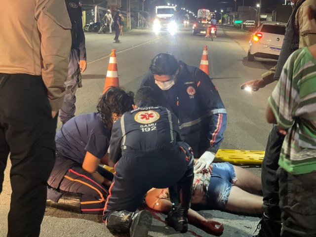 Mulher fica gravemente ferida aps cair de moto na Av. Caxang em Delmiro Gouveia