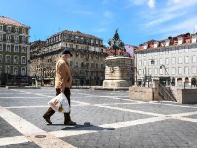 Greve por aumento salarial perturbao servios pblicos em Portugal