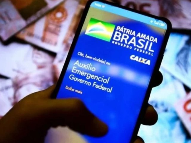 Governo pretende zerar fila do Auxílio Brasil antes do 2° turno