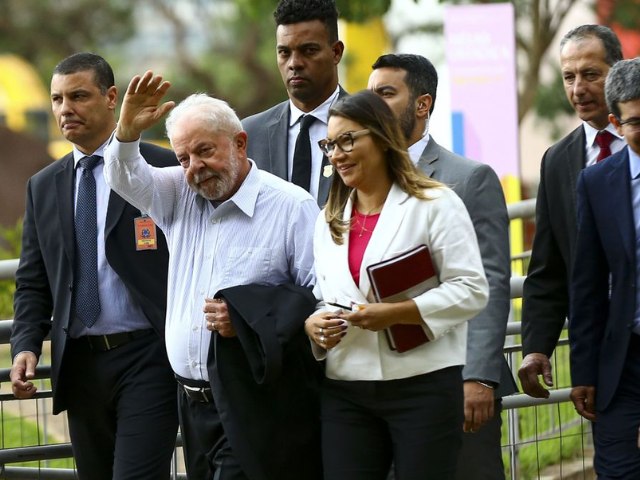 Lula viaja a Brasília nesta terça para reuniões com equipe da transição e definição sobre Defesa