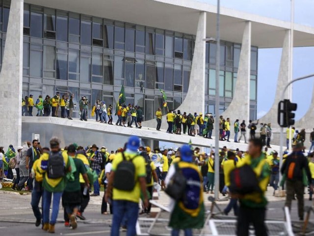 Invasão em Brasília repercute na imprensa internacional e é comparada ao ataque ao Capitólio nos EUA