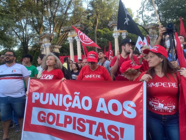Ato contra terrorismo e em defesa da democracia reúne movimentos sociais no Recife