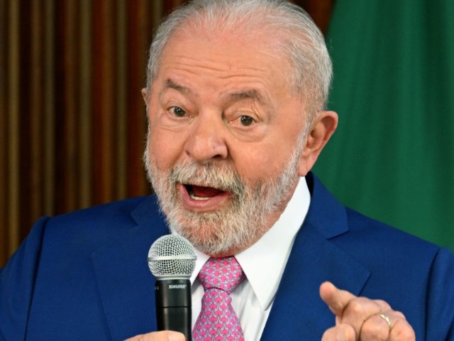 Lula promete começar a inaugurar obras públicas ainda este mês