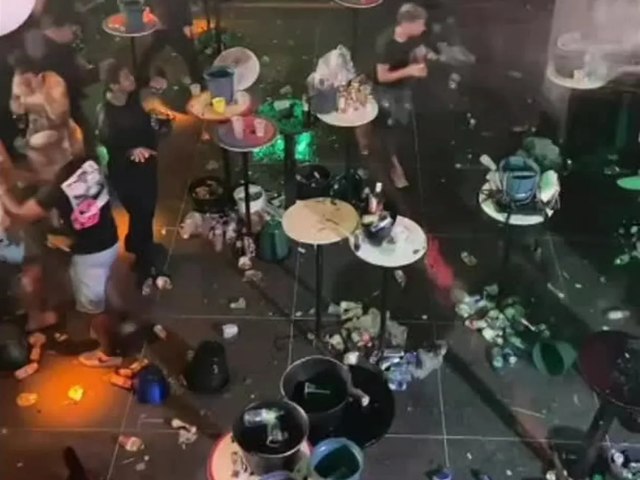 Vídeos mostram garrafas 'voando' durante briga que provocou destruição em casa de shows em Jaboatão