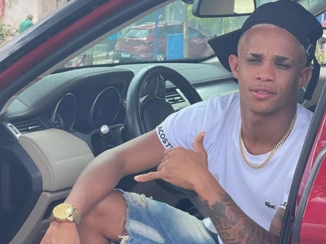MC Biel Xcamoso, cantor e produtor de brega funk, morre em acidente; carro bateu em fachada de prédio na orla