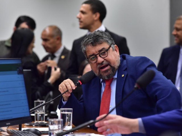 Vice-presidente nacional do PT critica operação da Polícia Federal contra Bolsonaro: ?Parem de espetáculo?