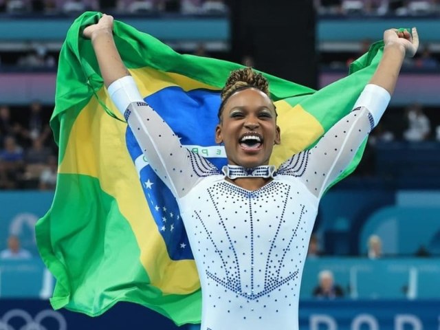 Rebeca leva o ouro no solo e se torna maior medalhista brasileira da histria