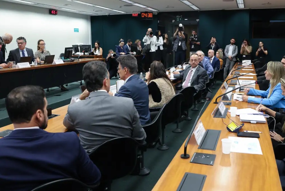 Pedido de vista adia vota��o da PEC do fim da escala 6X1