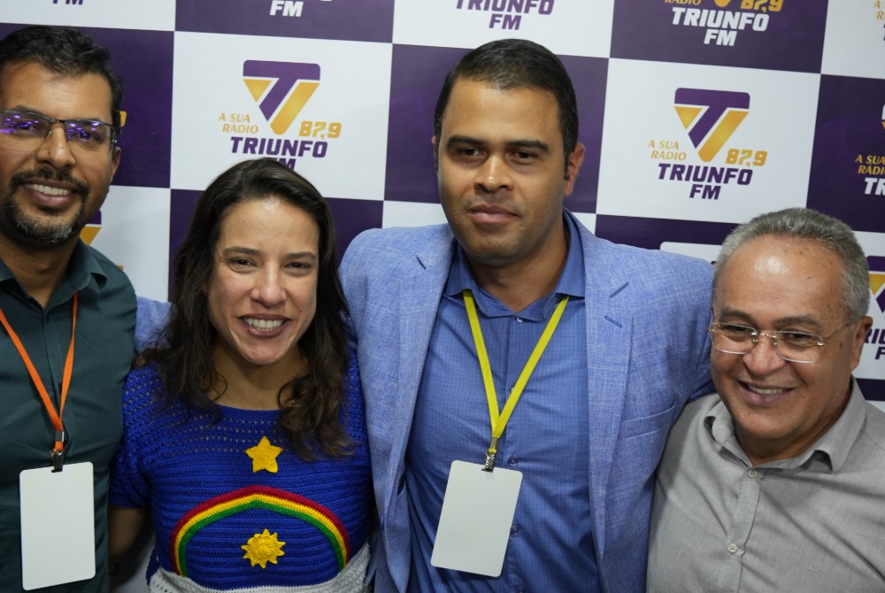 Governadora Raquel Lyra concede entrevista de grande audi�ncia � Triunfo FM durante Congresso da UVP em Triunfo